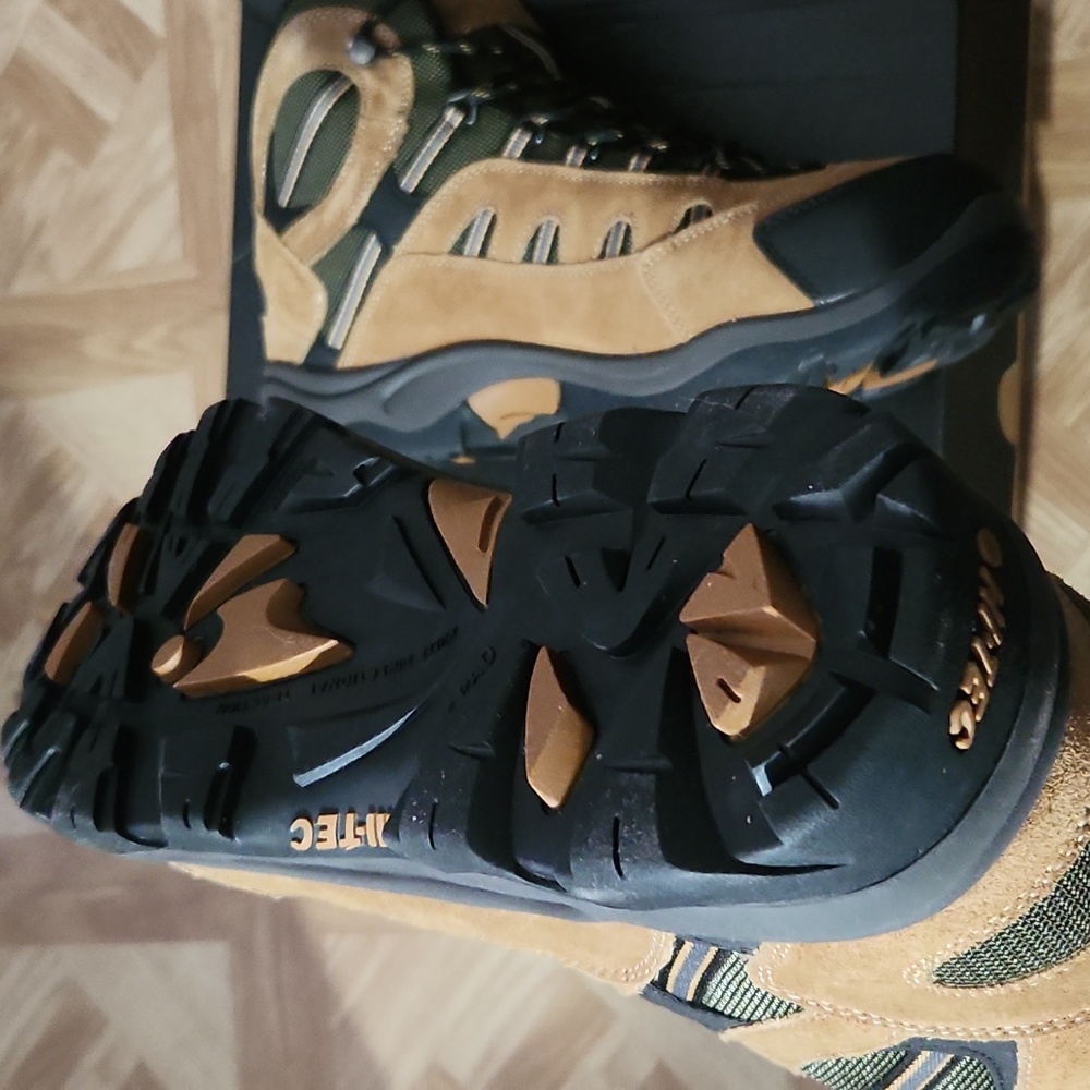 Shoes - Picture 5 of 5
